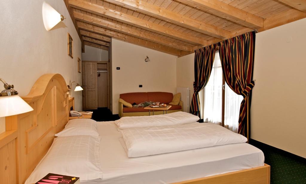 Hotel Touring Livigno Pokoj fotografie
