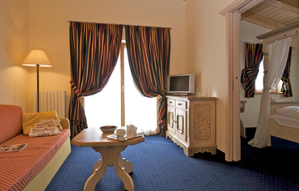 Hotel Touring Livigno Pokoj fotografie